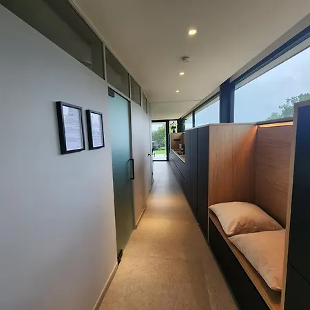 323 Hébergement de vacances *