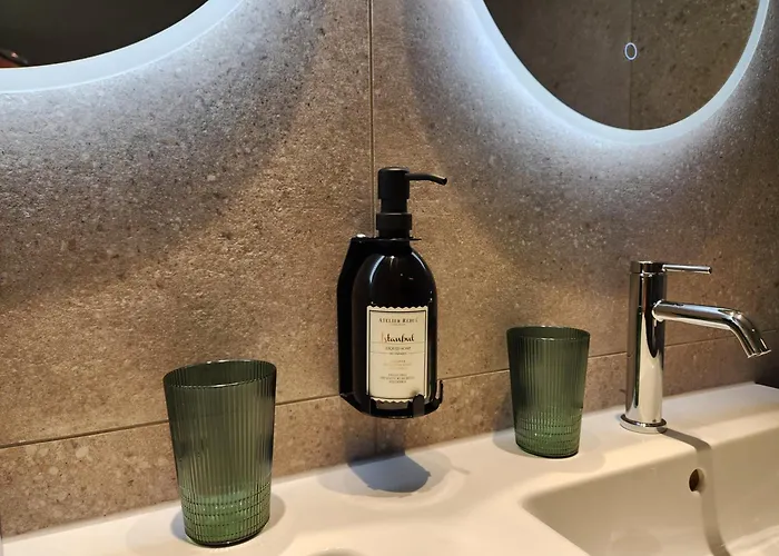 Hébergement de vacances 323 *